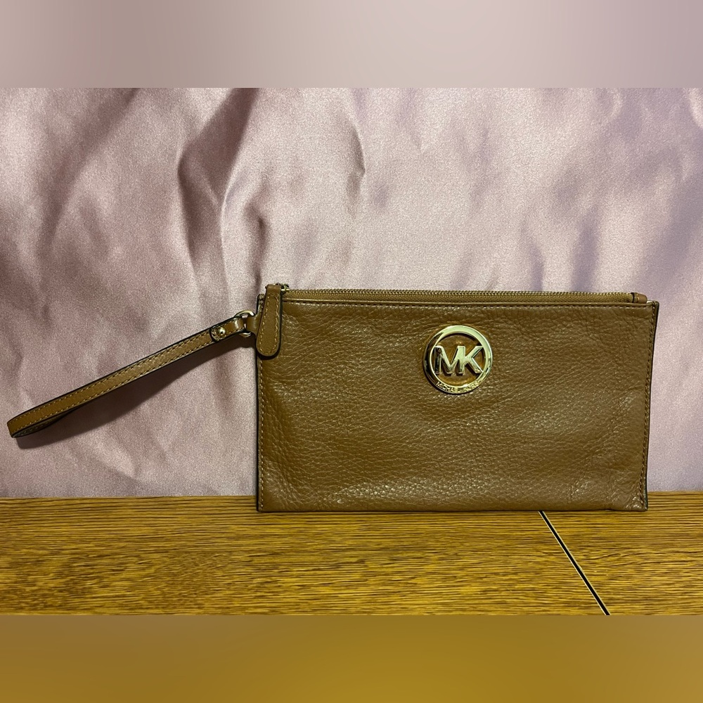 Brown Michael Kors wristlet